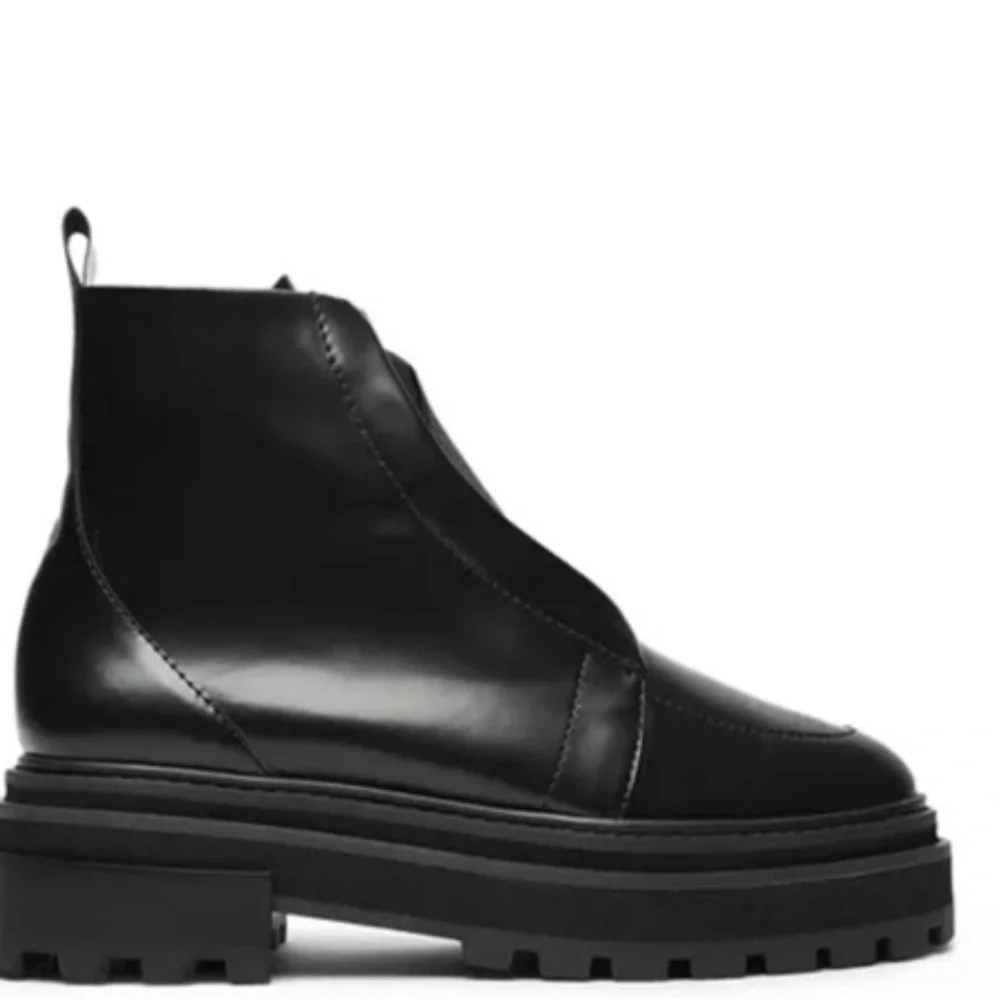 SCHUTZ
Women's Johan Booties
Size 8 - Picture 2 of 5